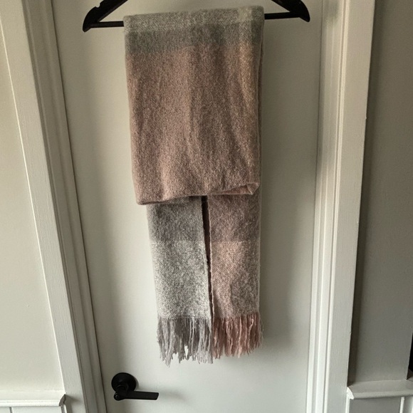 Pink and Grey Plaid Scarf | Vero Moda - Picture 3 of 6